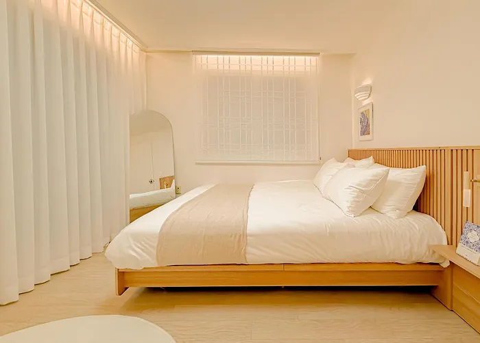 Apartment 강남성형외과,강남웨딩,6인실,학동역5분,압구정,가로수길,홍대30분,명동20분,성수20분 Seoul