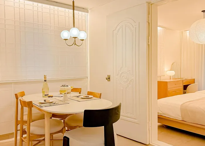 Apartment 강남성형외과,강남웨딩,6인실,학동역5분,압구정,가로수길,홍대30분,명동20분,성수20분 Seoul
